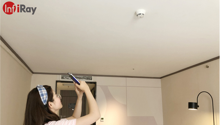 Stealthie In Hotel Rooms! The Smallest Thermal Camera For Smartphones Helps You Find Hidden Cameras