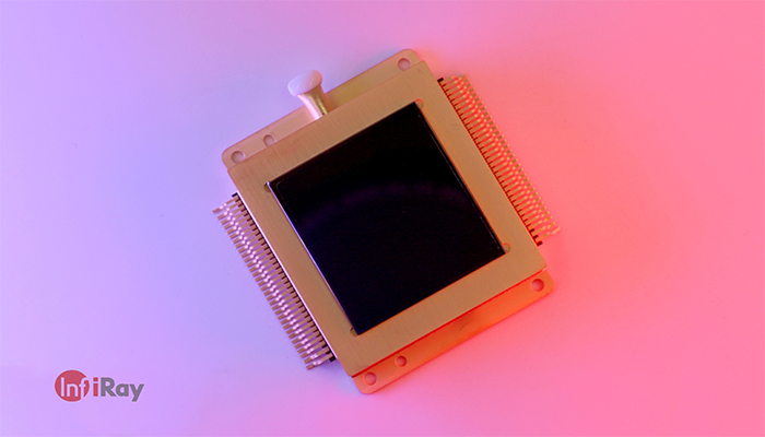 01-InfiRay®-Infrared-Detector-Chip.png