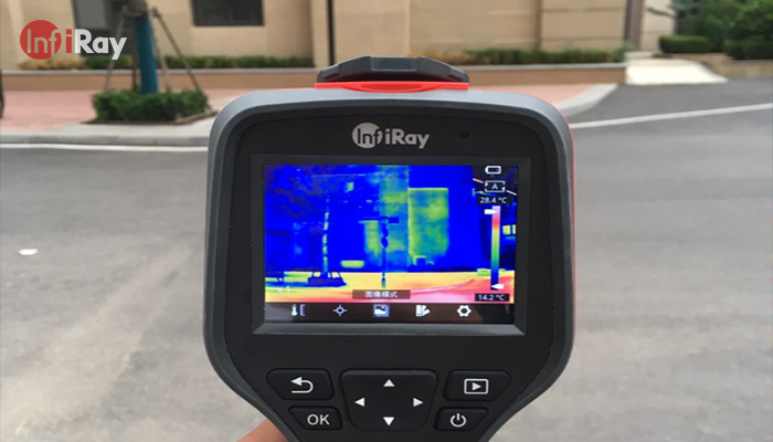 03The_InfiRay_handheld_thermal_imager_was_used_to_inspect_the_building.png