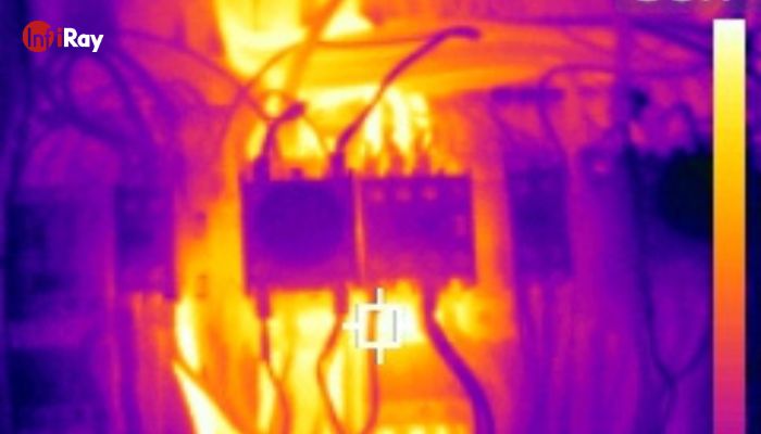 01Electrical_Diagnosis_with_thermal_camera.jpg