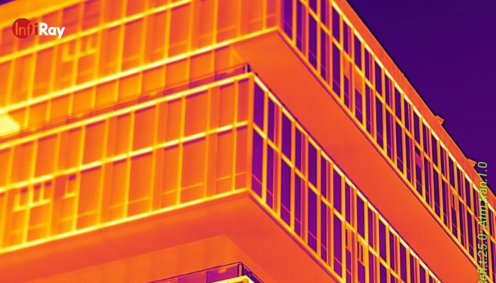 03_building_inspection_with_thermal_camera.jpg