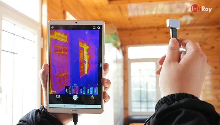 12_energy_audit_with_smartphone_thermal_camera.png