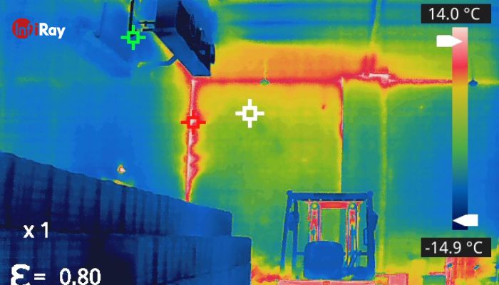 05_The_thermal_camera_clearly_shows_energy_leaking_through_the_cracks_in_the_house.jpg