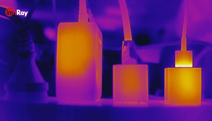 03_One_of_the_plugs_in_the_thermal_image_is_clearly_overheating.jpg