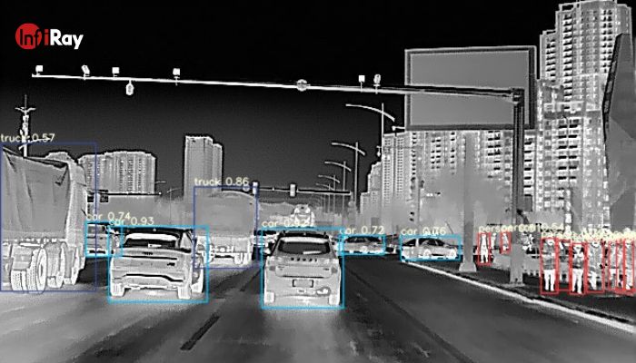 01_car_thermal_imagers_see_clearly_on_the_night_road.jpg